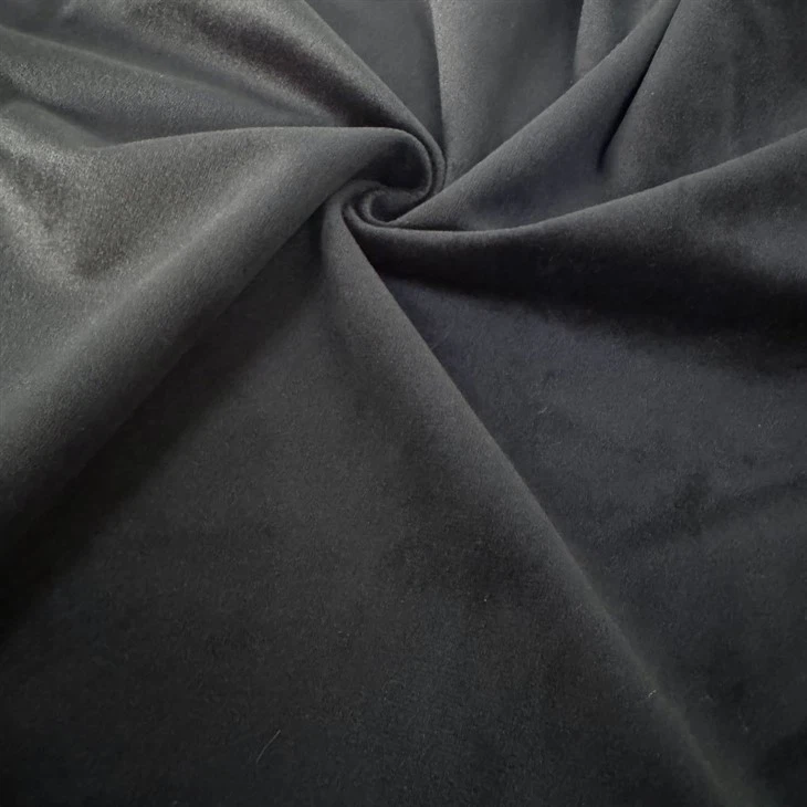 Juodas aksominis audinys