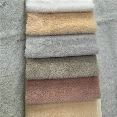 Blizgantis minkštas triušio dirbtinis kailis